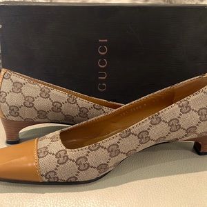Vintage Gucci pumps - Perfect Condition!